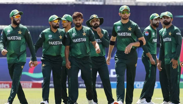 بدترین کارکردگی، پاکستانی کرکٹ ٹیم کے کھلاڑی ٹولیوں کی شکل میں واپس آئینگے