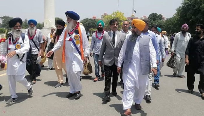 بھارت سے 455 سکھ یاتری واہگہ بارڈر کے راستے پاکستان پہنچ گئے