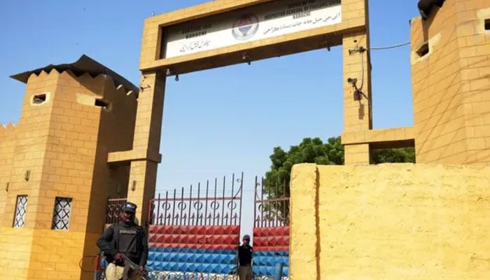 کراچی سینٹرل جیل میں تاریخ کا پہلا کانووکیشن، 248 قیدیوں کو اسناد دی گئیں