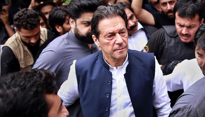 عمران کو اے پی سی میں شرکت کیلئے رہا کرنا اچھا عمل ہوگا، تجزیہ کار