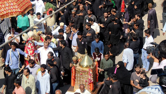 نو محرم کے جلوس میں ایم کیو ایم رہنماؤں کی شرکت