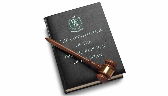 آئین کی پاسداری عدلیہ اور فوج دونوں کو کرنی ہے، تجزیہ کار