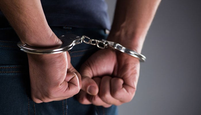 چوری شدہ موٹر سائیکلوں کے پارٹس بیچنے والے 2 کباڑیئے گرفتار