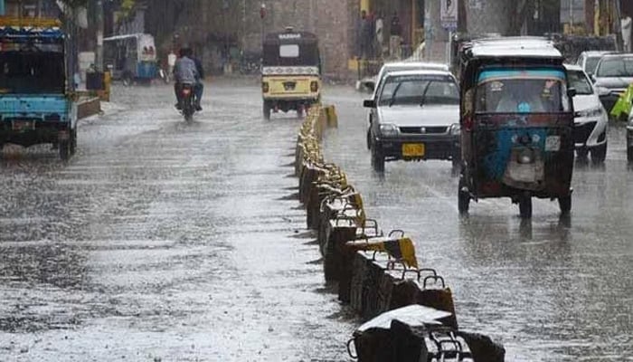 کراچی میں بارش کے بعد موسم خوشگوار