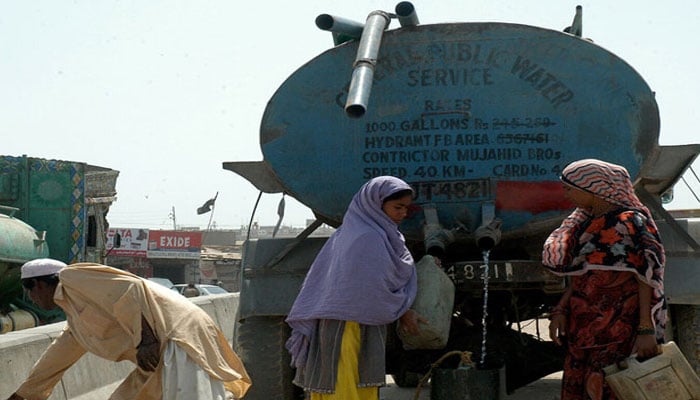 نارتھ کراچی کے مختلف سیکٹرز میں پانی کا بدترین بحران