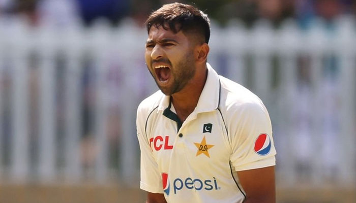 بابر کو نیٹ پریکٹس میں فاسٹ بولر خرم شہزاد نے پریشان کردیا
