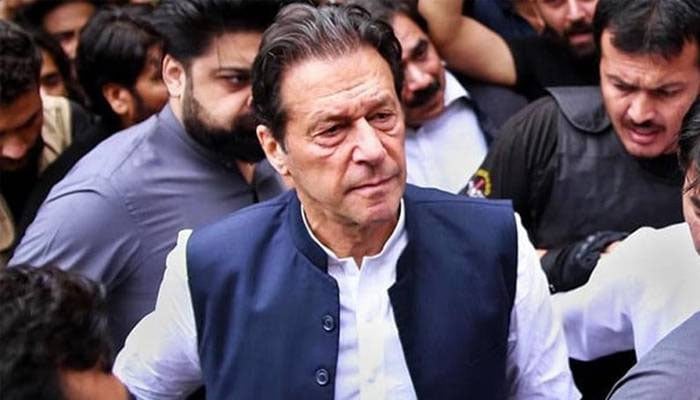 عمران کی لیگل ٹیم کا ریلیف مانگنا قول و فعل کے تضاد کا ٹھوس ثبوت، تجزیہ کار