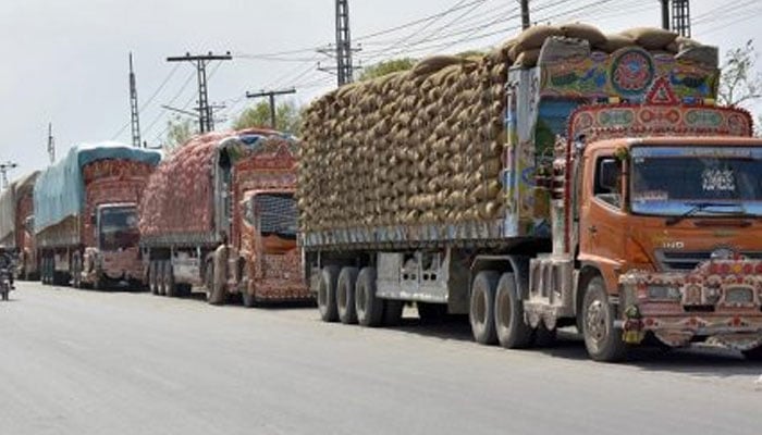 موٹر وے، اوورلوڈ گاڑیوں کے روٹ پرمٹس اور فٹنس سرٹیفیکیٹ منسوخ کرنے کا فیصلہ