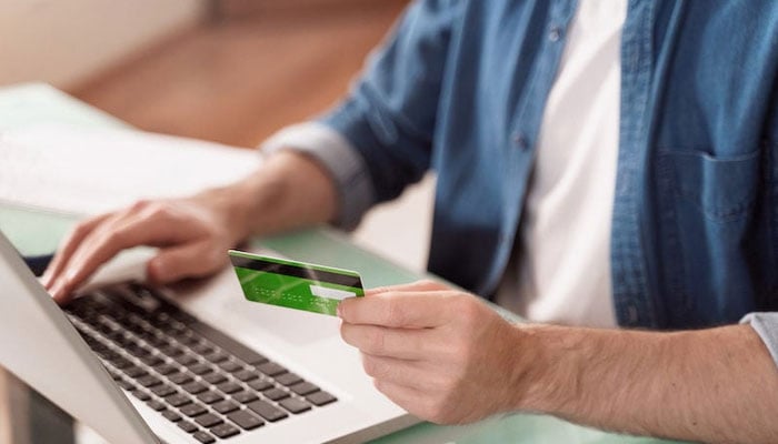 برطانیہ: آن لائن دھوکہ دہی کی طرح بینکوں کے صارفین کے ساتھ بھی فراڈ میں اضافہ