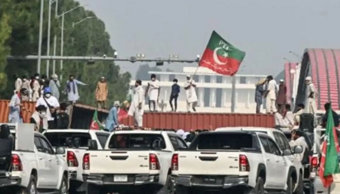 وفاق نے ڈی چوک میں KP کی سرکاری املاک کے استعمال پر تحقیقاتی کمیٹی بنادی