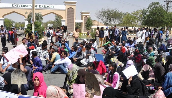 جامعہ کراچی، وائس چانسلر کی یقین دہانی پر احتجاج ختم