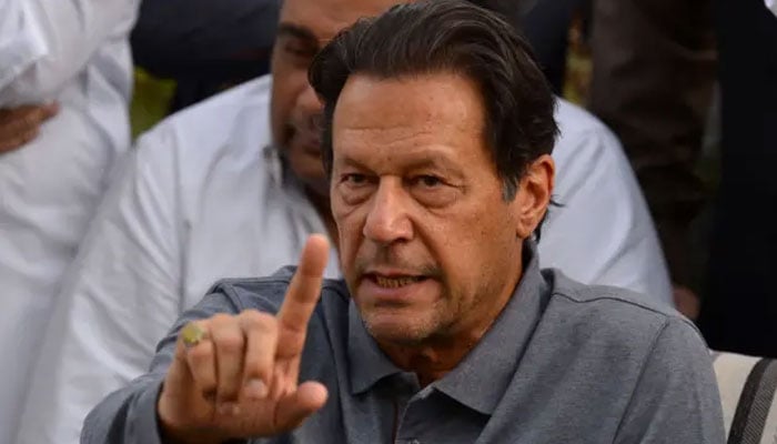 آئینی ترامیم آئین پر حملہ، ملک سے جمہوریت ختم کردی گئی، عمران خان