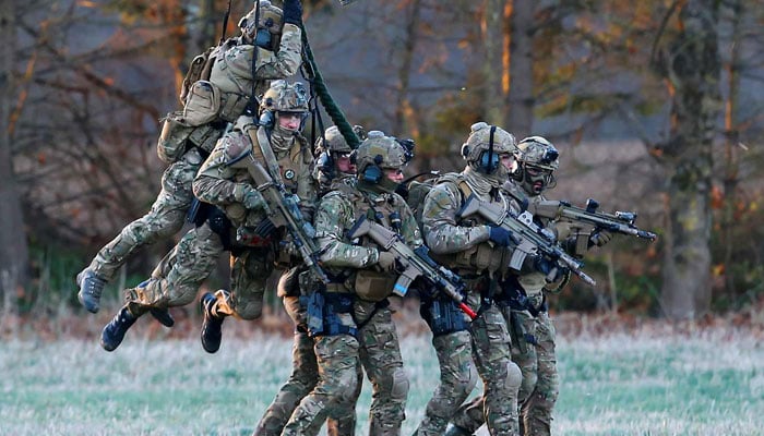 یورپ میں تباہ کن جنگ، آبادی میں نمایاں کمی، 2025 کی پیش گوئیاں