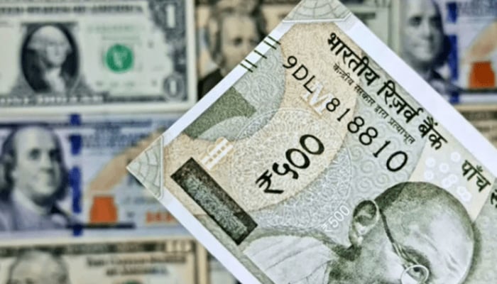 بھارتی روپیہ ڈالر کے مقابلے میں کم ترین سطح پر، 84.37 کا ہوگیا