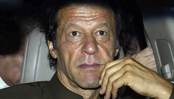 سعودیہ پر الزامات، عمران نے اپنے مستقبل پر کلہاڑی مارلی، ننگے پاؤں مدینہ گئے تو باجوہ کو کہا گیا کسے اٹھا لائے ہو، ہم شریعت کا نظام ختم کرنے لگے ہیں، بشریٰ کا الزام، جنرل (ر) باجوہ نے سعودیہ پر الزامات مسترد کردیئے