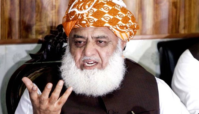 دیکھنا ہے مولانا کو حکومت اور اپوزیشن کیا فائدہ دے سکتے ہیں، تجزیہ کار