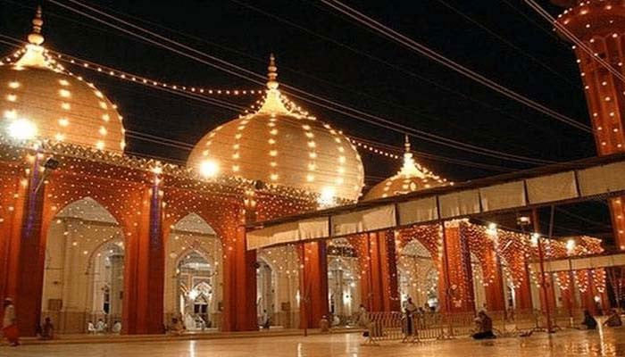 شب برأت مذہبی جوش وجذبے کیساتھ منائی گئی، خصوصی دعائیں