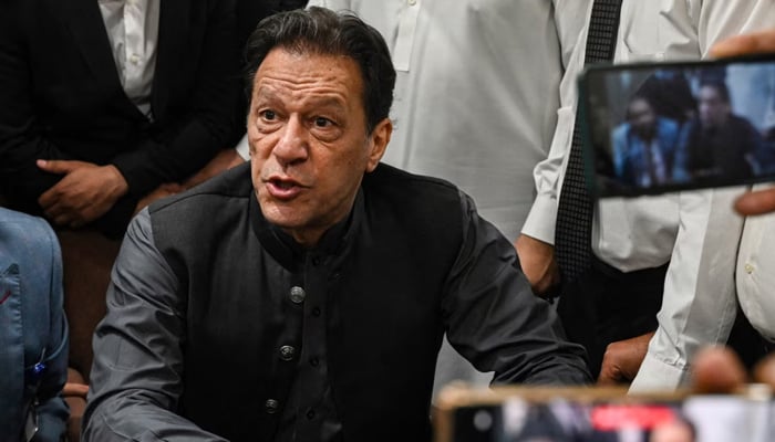 عمران خان کا اڈیالہ جیل کا سیل شکایتی سیل بن چکا، تجزیہ کار