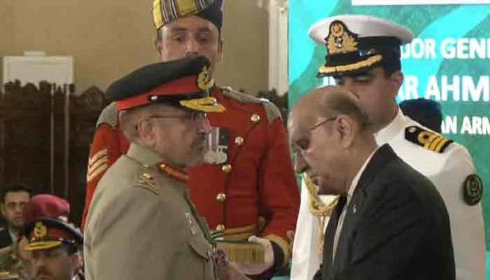 صدر مملکت نے مسلح افواج کے 44 افسران کو فوجی اعزازات سے نوازا