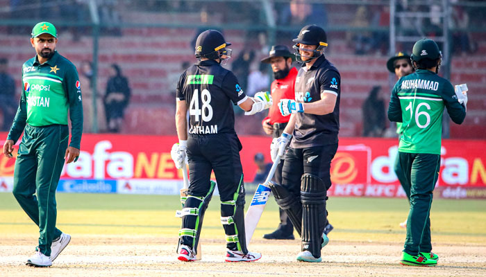 نیپئر، پاکستان نے پہلے ون ڈے میں چار ریگولر بولرز کو کھلایا