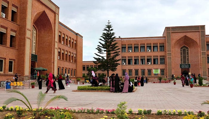 اسلامی یونیورسٹی کے ہوسٹل میں مقیم طالبہ کو گولی مار کر قتل کردیا گیا