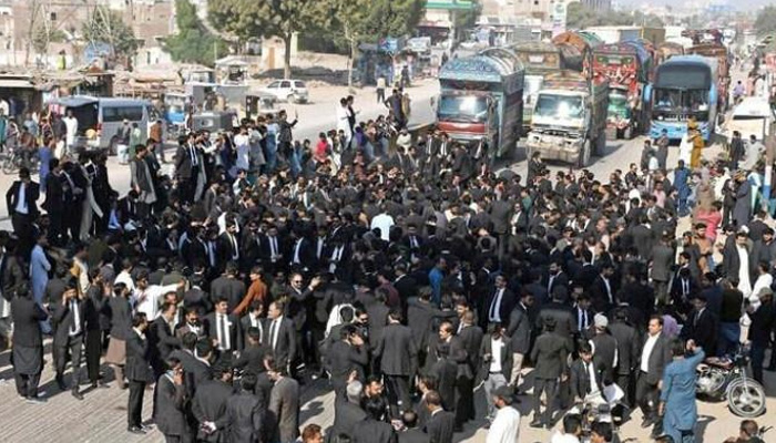 دریائے سندھ سے کینالز نکالنے کے خلاف ببرلو بائی پاس پر وکلاء کا دھرنا نویں روز بھی جاری