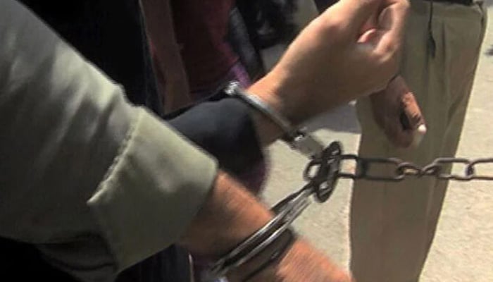 پولیس نے گلشن اقبال میں معمر خاتون کے قتل میں ملوث 2 ملزمان کو گرفتار کرلیا