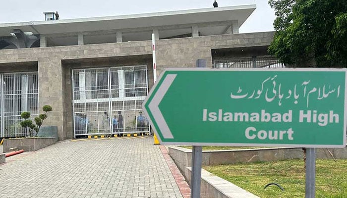 وفاقی حکومت نے غلط بیانی کی، اسلام آباد ہائیکورٹ کے 5 ججز کا سپریم کورٹ میں جواب جمع