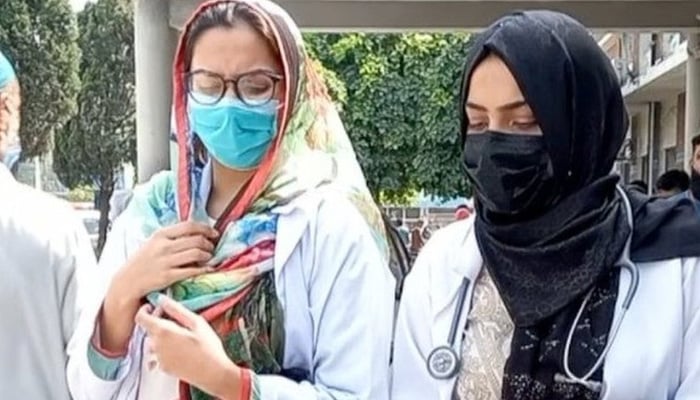 پنجاب میں ڈاکٹروں، نرسوں اور طبی عملے کی چھٹیاں منسوخ