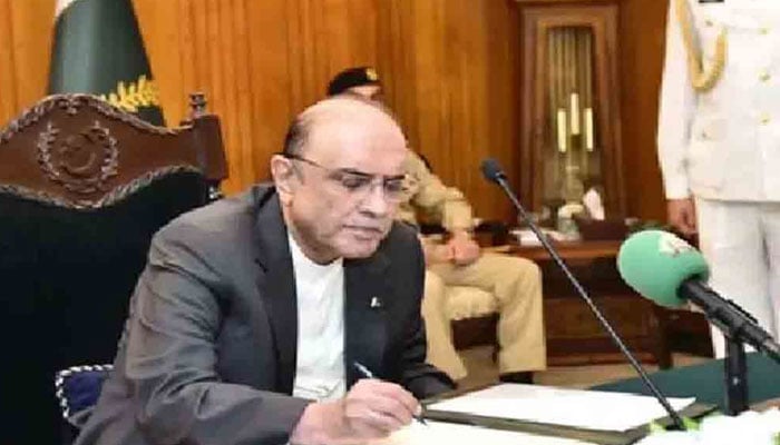 صدر نے قومی اسمبلی اجلاس بلانے سے ایک دن پہلے 4 آرڈیننس جاری کردیئے