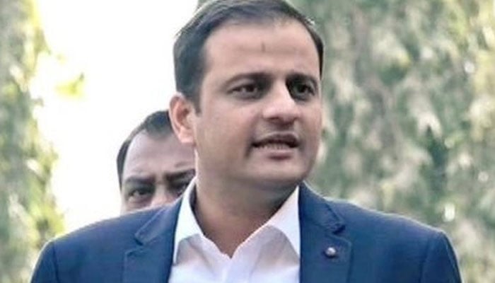 پارکنگ فیس ختم کرنے کا فیصلہ کرلیا، کسی ٹھیکے میں توسیع نہیں ہوگی، میئر کراچی