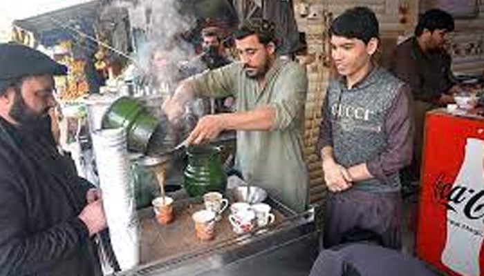 کراچی، تقریباً ہر چائے خانے پر پتی اور دودھ میں خطرناک کیمیکلز کی ملاوٹ