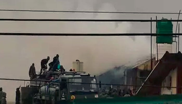 بھارتی آرمی کیمپ میں آگ لگنے سے بھگدڑ مچ گئی