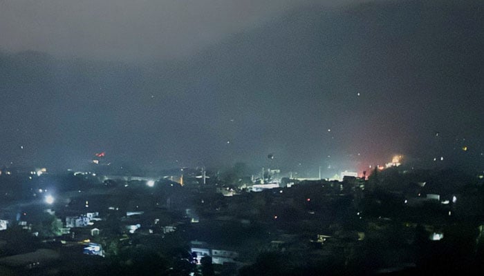 بھارت کو منہ توڑ جواب، 3 طیارے، بریگیڈ ہیڈکوارٹر تباہ، رات کی تاریکی میں دشمن کے مظفرآباد، کوٹلی، باغ، احمد پور شرقیہ، مریدکے اور بہاولپور پر اپنی فضا سے میزائل حملے، 3 شہری شہید، 12 زخمی