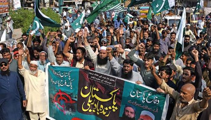 مختلف سیاسی جماعتوں اور دیگر کی جانب سے مظاہروں کا سلسلہ جاری، ریلیاں نکالی گئیں