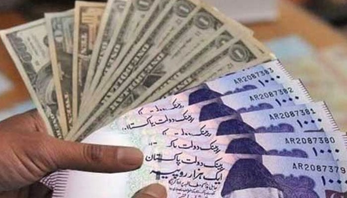 کرنسی مارکیٹ: انٹر بینک میں ڈالر 5 پیسے مہنگا