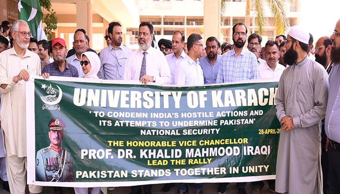 کراچی کی جامعات میں بھارتی جارحیت کیخلاف اور فوج سے اظہار یکجہتی کیلئے ریلیاں