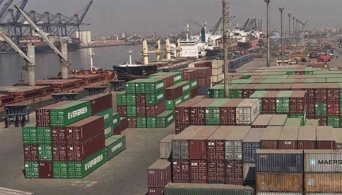 پاکستان سے یورپ، مشرق وسطیٰ اور افریقا جانے والے کنٹینرز پر شپنگ چارجز میں 800 ڈالر تک اضافہ