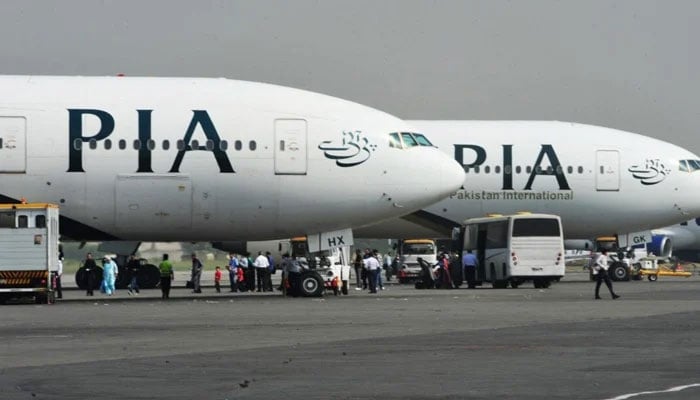 فلائٹ آپریشن کی مکمل بندش، پاکستان کی 400 پروازیں منسوخ