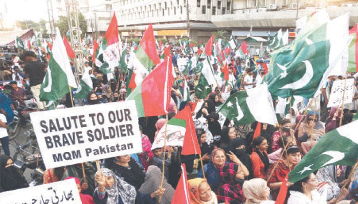 افواج پاکستان کو خراج تحسین پیش کرنے کیلئے ایم کیو ایم کے تحت ریلیاں