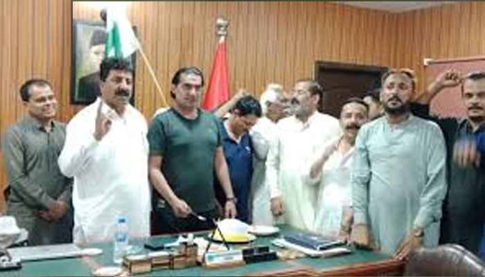 بھارت کو عبرتناک شکست دینے پر صفورا ٹاؤن کا جشن فتح