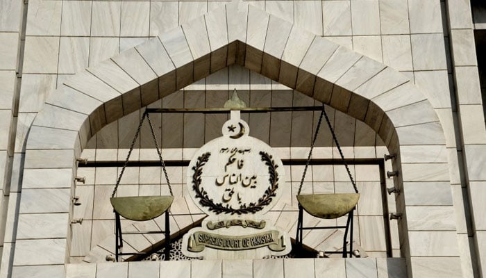 اوورسیز پاکستانیوں کوووٹ کاحق دینے کا معاملہ، سپریم کورٹ کا آئینی بنچ دائر درخواستوں پرسماعت آج کریگا