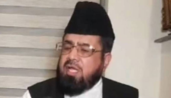 مفتی قوی کو لال مسجد جانا مہنگا پڑگیا، مولانا عبدالعزیز نے نکال دیا