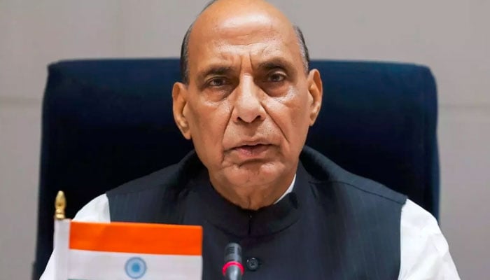 آئی ایم ایف کو پاکستان کیلئے ایک ارب ڈالر کے قرض پر نظر ثانی کرنا چاہئے، راج ناتھ سنگھ