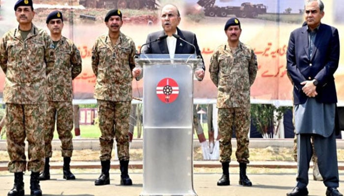 پاک فوج نے جارحیت کو چند گھنٹوں میں پسپا کرکے پاکستان کی طاقت اور قومی اتحاد کا پیغام دیا، صدر مملکت، بھارتی جہازوں کو پتنگوں کی طرح کاٹ کر رکھ دیا، وزیر دفاع