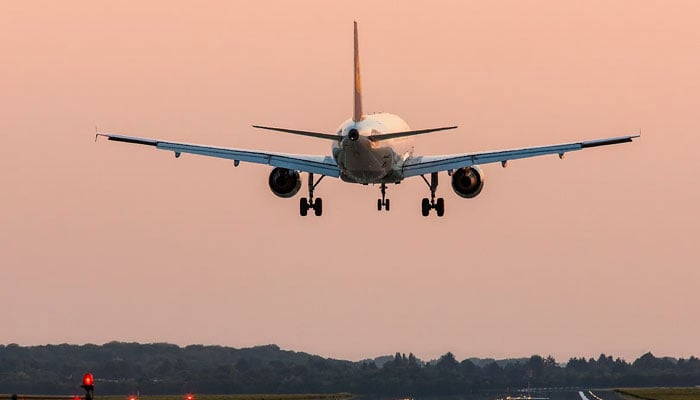 پاکستان بھارت کیلئے اپنی فضائی حدود کی بندش میں ایک ماہ اور توسیع کریگا