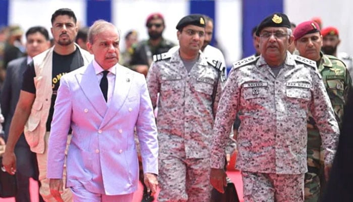 بحریہ نے طاقت کا توازن بدل دیا، ہماری شارکس نے بھارتی وہیل کو مار بھگایا،’ ’ٹرمپ مرد امن‘‘ جنگ کی سلگتی آگ کو بجھایا، وزیراعظم