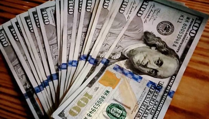 انٹر بینک میں ڈالر کی قیمت 10 پیسے اور اوپن مارکیٹ میں 15 پیسے بڑھ گئی