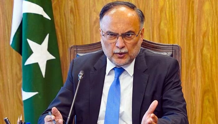 دفاعی بجٹ بڑھے گا، عوام کو بھی ریلیف دیں گے، آئی ایم ایف کا کوئی دباؤ نہیں، بھاشا ڈیم سمیت تمام منصوبوں کو فنڈز دیں گے، احسن اقبال