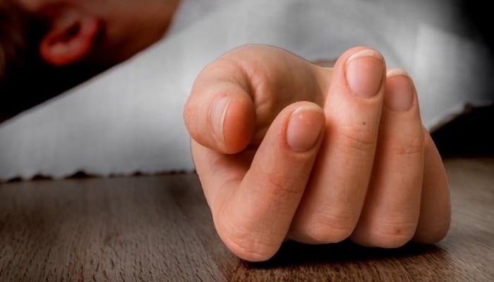 ڈیفنس، لڑکی کی 25ویں منزل پر واقع فلیٹ سے چھلانگ لگا کر مبینہ خودکشی